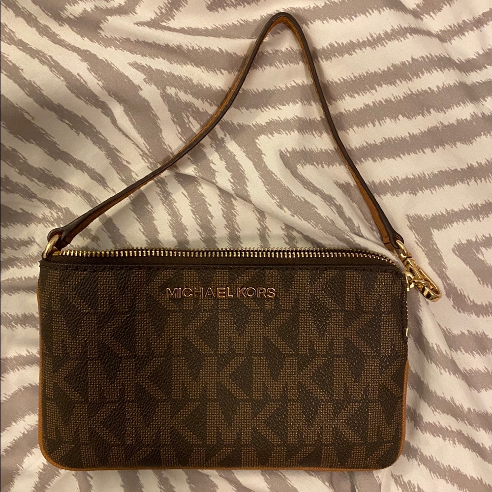 Michael kors clutch